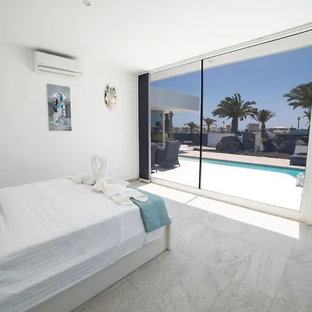 Βίλα Odyssey With Private Heated Pool In *