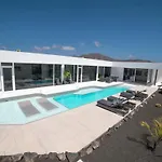 Odyssey With Private Heated Pool In Playa Blanca