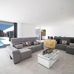 Odyssey With Private Heated Pool In Villa