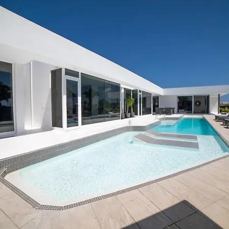 Odyssey With Private Heated Pool In Playa Blanca