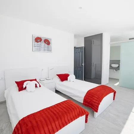 Villa Odyssey With Private Heated Pool In Playa Blanca