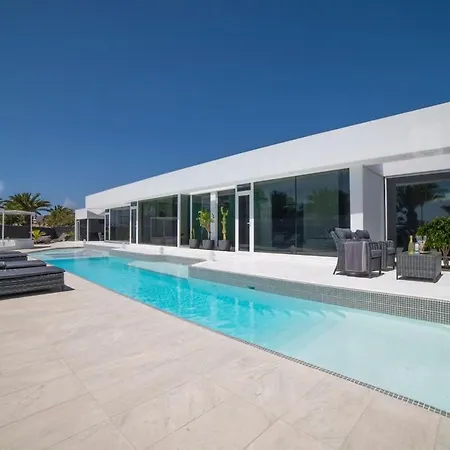 Odyssey With Private Heated Pool In Playa Blanca