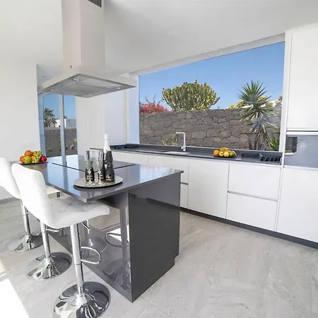 Odyssey With Private Heated Pool In Villa Playa Blanca