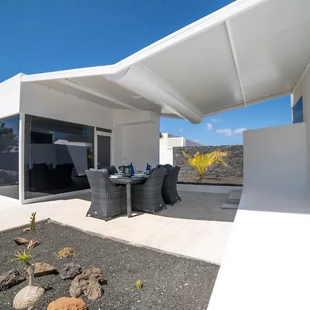 Odyssey With Private Heated Pool In Villa Playa Blanca (Lanzarote)