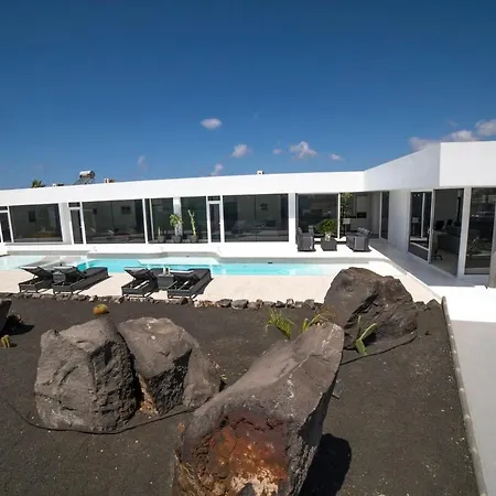 Odyssey With Private Heated Pool In Playa Blanca (Lanzarote)