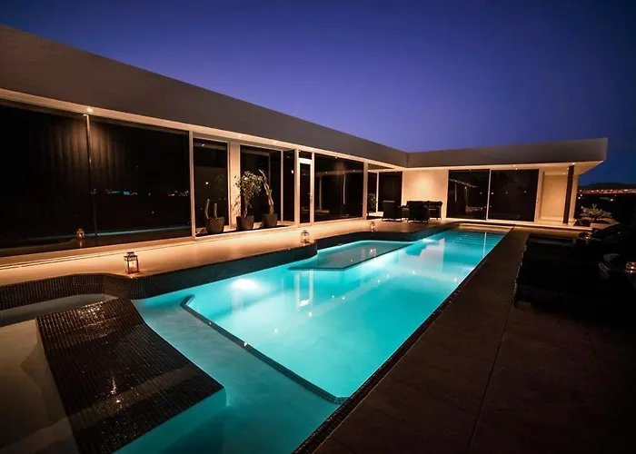 Odyssey With Private Heated Pool In * Playa Blanca (Lanzarote)