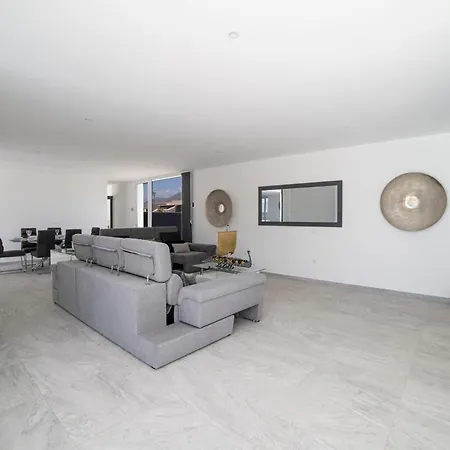 Odyssey With Private Heated Pool In Villa Playa Blanca (Lanzarote)