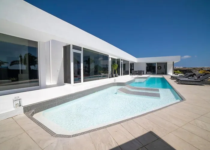 Odyssey With Private Heated Pool In Playa Blanca (Lanzarote)