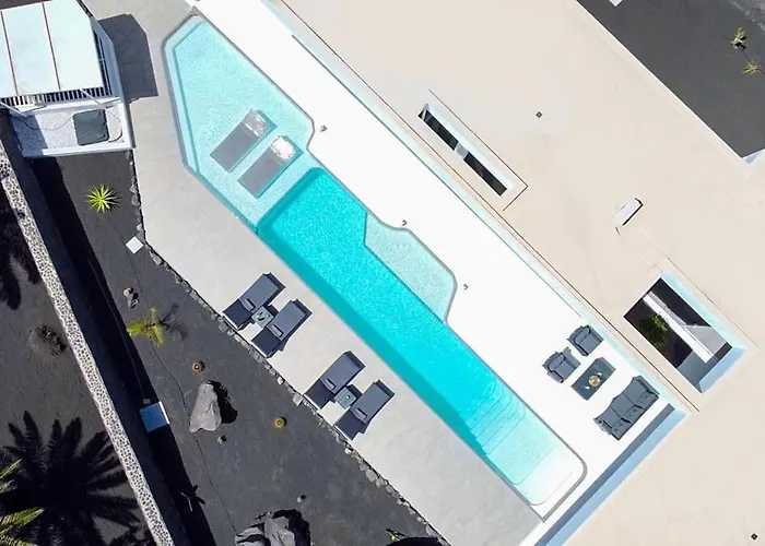 Βίλα Odyssey With Private Heated Pool In Πλάγια Μπλάνκα