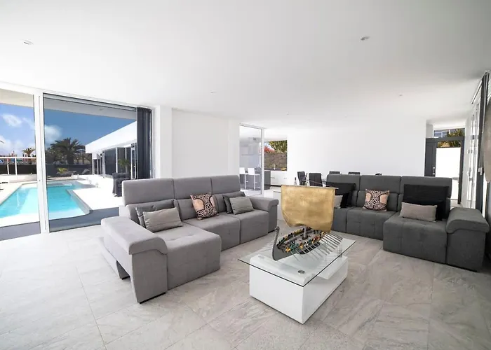 Odyssey With Private Heated Pool In Βίλα